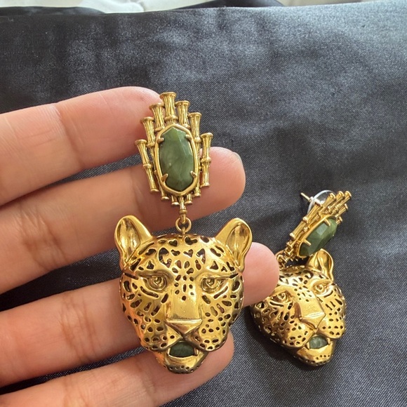 Sold Out Kendra Scott Maura Vintage Gold Jaguar Earrings in Sage Serpentine - Picture 11 of 13